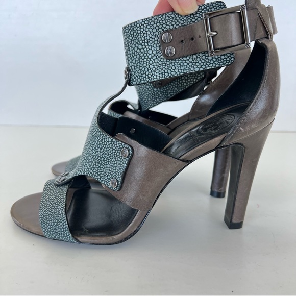 TORY BURCH Teagan Stingray Brown Blue Leather Caged T Strap Sandals Heels Sz 8 - Picture 4 of 15